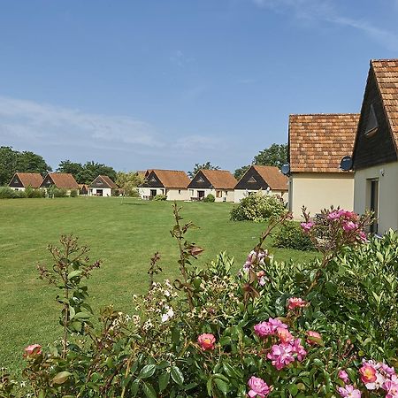 ホテル Le Lac Bleu Lacapelle-Marival エクステリア 写真