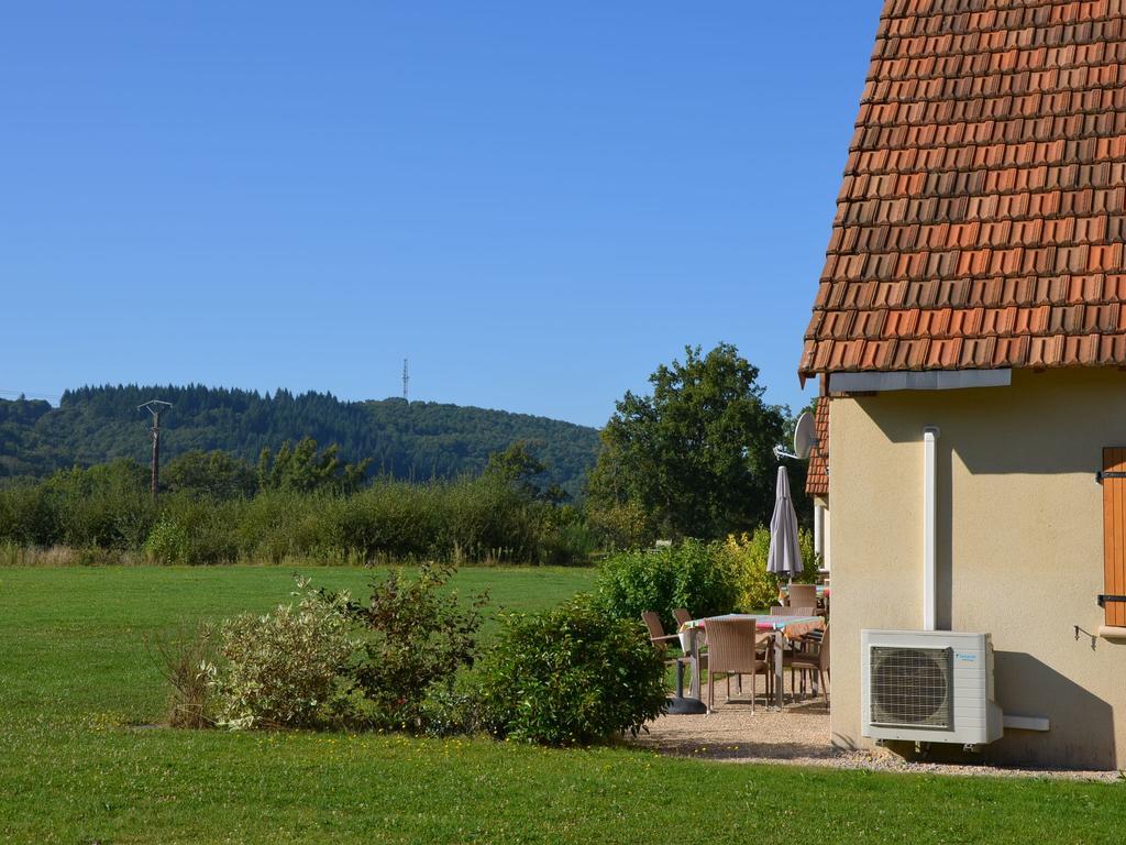 ホテル Le Lac Bleu Lacapelle-Marival エクステリア 写真