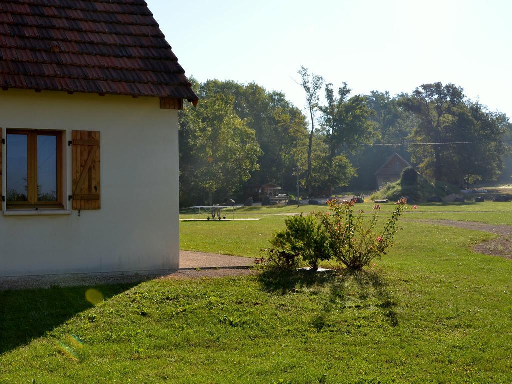 ホテル Le Lac Bleu Lacapelle-Marival エクステリア 写真