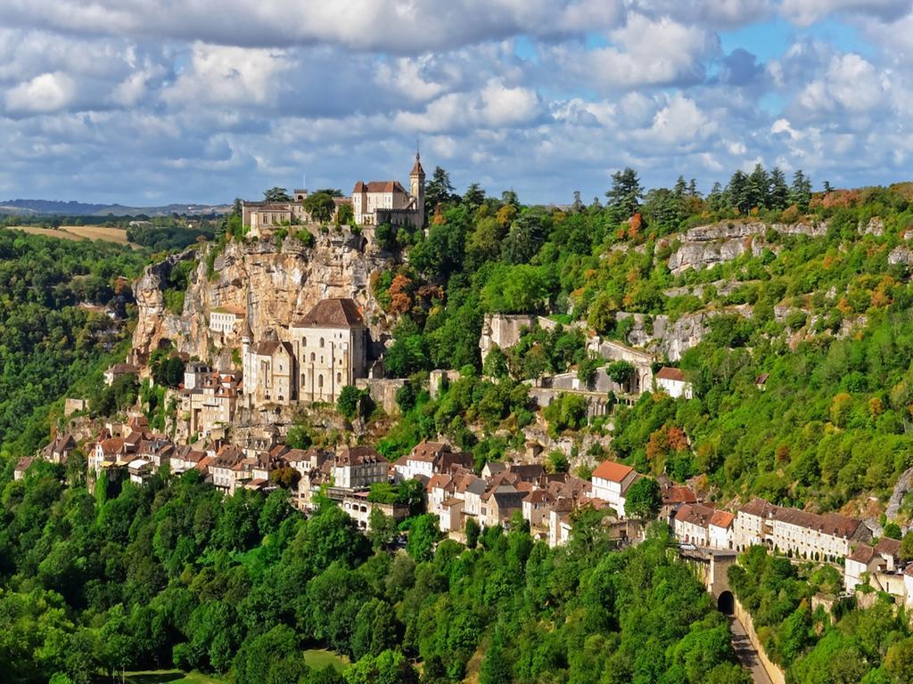 ホテル Le Lac Bleu Lacapelle-Marival エクステリア 写真