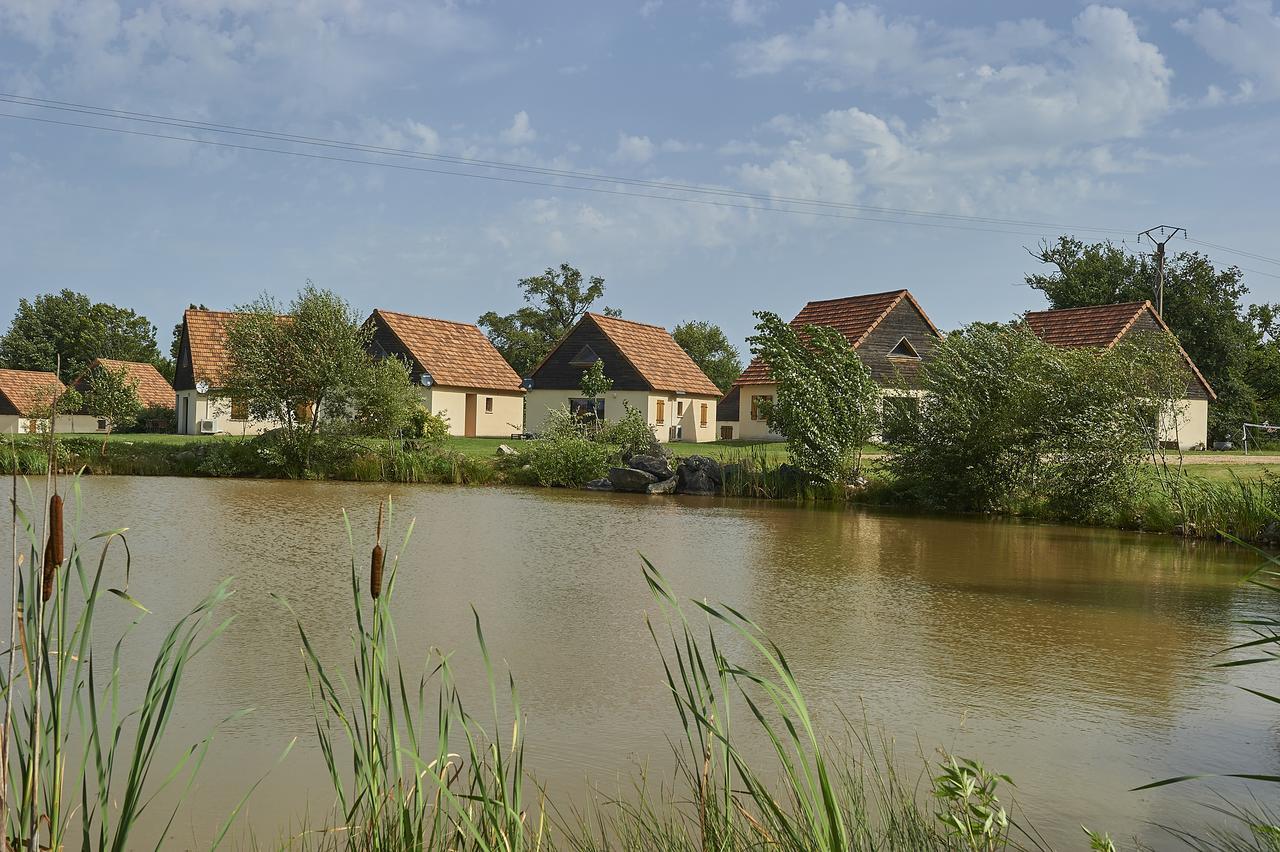 Le Lac Bleu Lacapelle-Marival エクステリア 写真