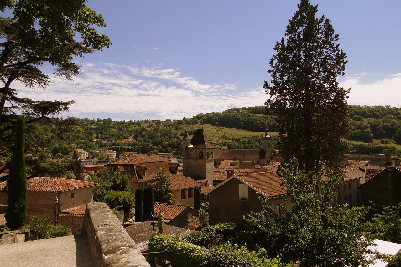 ホテル Le Lac Bleu Lacapelle-Marival エクステリア 写真